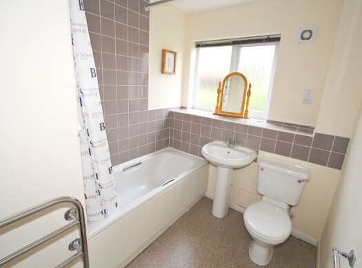 39 Barnsdale Close