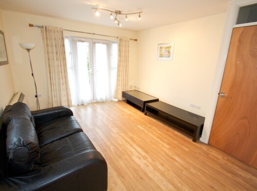 39 Barnsdale Close