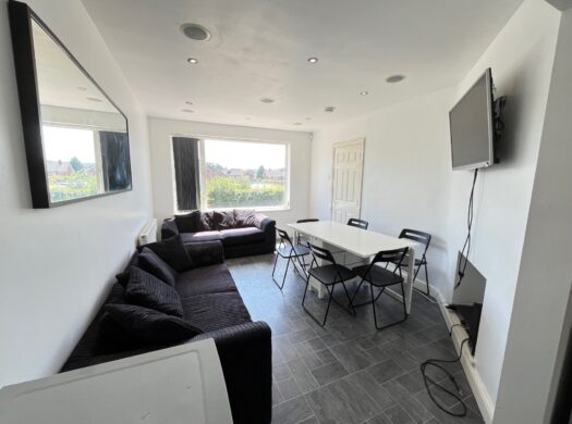 77 Holywell Drive